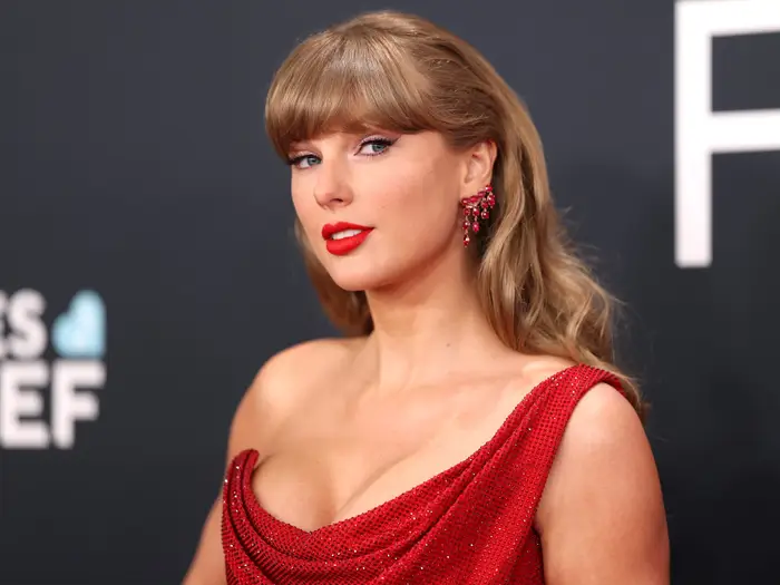 Taylor Swift Becomes First Female Artist To Surpass 100 Billion Streams On Spotify