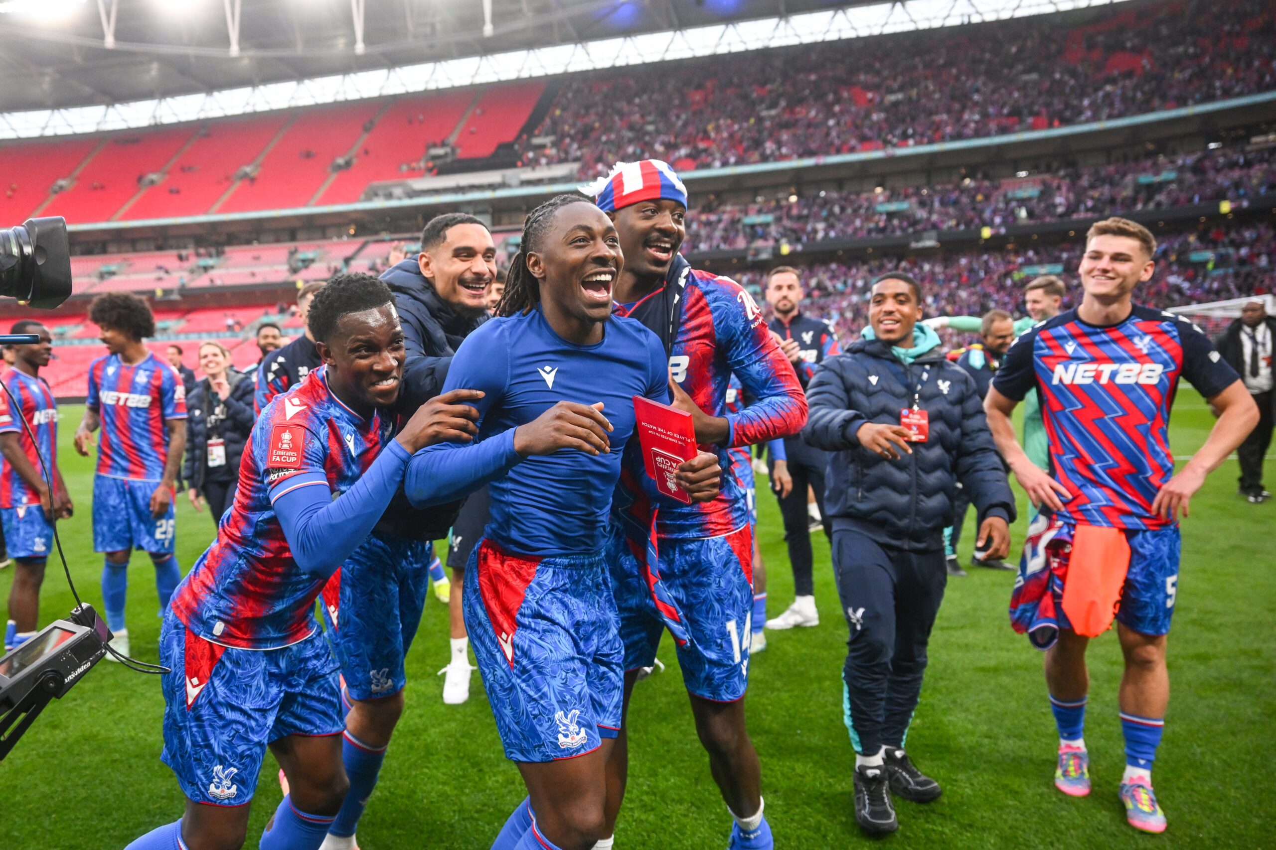 Crystal Palace Beat Man City To Lift FA Cup Trophy
